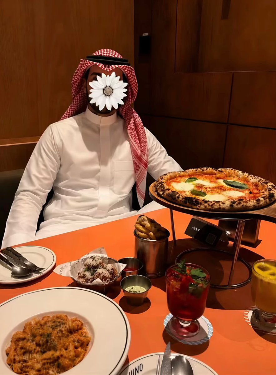 لـارين tweet media