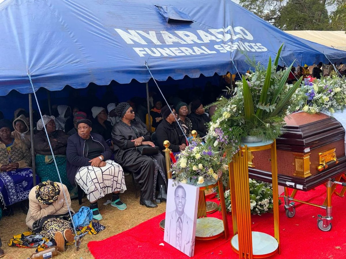 DenfordNgadzio1's tweet photo. In Chikore, Chipinge, with fellow cdes, attending the burial of Mr. Wilfred Hlatywayo, father of Hon. Gladys Hlatywayo, MP for Harare. 

My sincere condolences to my sister G. Hlatywayo and family. May God grant you strength &amp; comfort. MHSRIP. @gladyshlatywayo @PedzisaiRuhanya https://t.co/PRCtMlcEGC