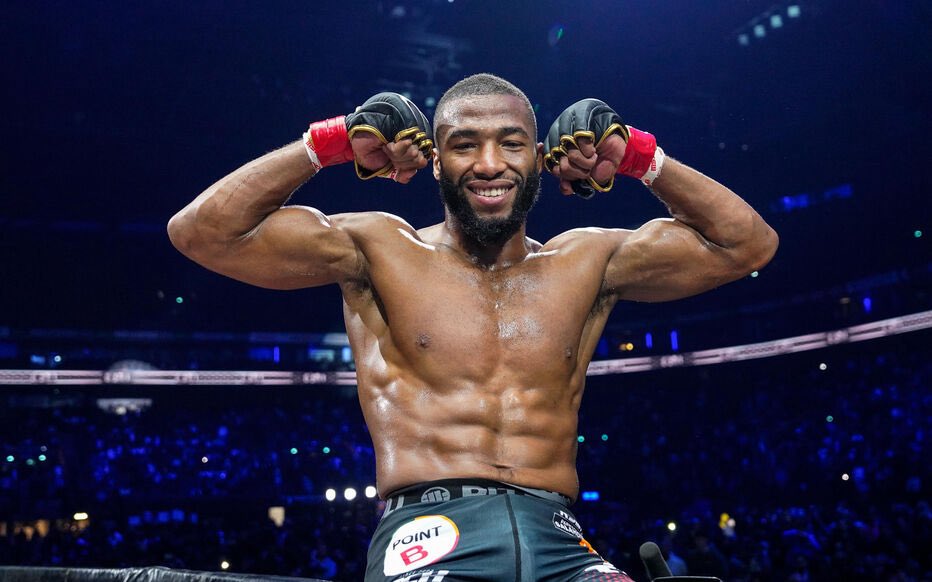 ChampFiggy's tweet photo. Only 3 men had main evented in their UFC debut. https://t.co/7hc8bEyZe8