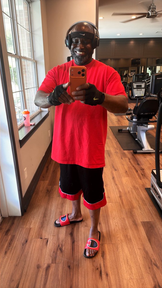 holythug36's tweet photo. SHOULDER SUNDAY!!! #55 #GYMLIFE #GRINDTYME. https://t.co/iSKMfmtaf7