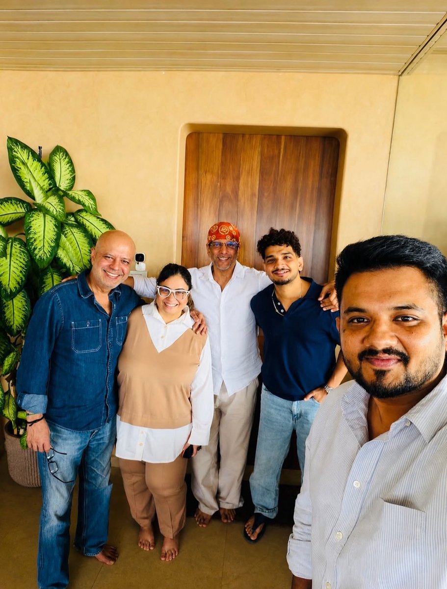 HiToxic_'s tweet photo. Artists aise hi nehi milte @Razzakbhai8 😝? https://t.co/YLftIkwt0I