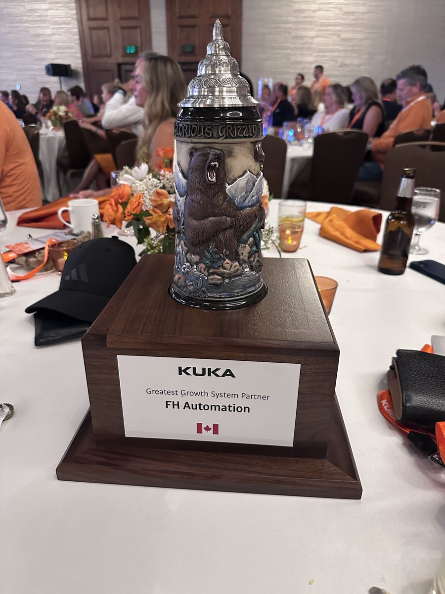 fh_automation's tweet photo. The FH Automation team was once again honoured by #Kuka #Robotics.  This year as the greatest growth System Partner- Canada 2026! Thanks Kuka team for your valued support.
Congrats to the FH team for your ongoing efforts to solve customer challenges &amp; help manufacturers automate https://t.co/d2FIA7tR9k
