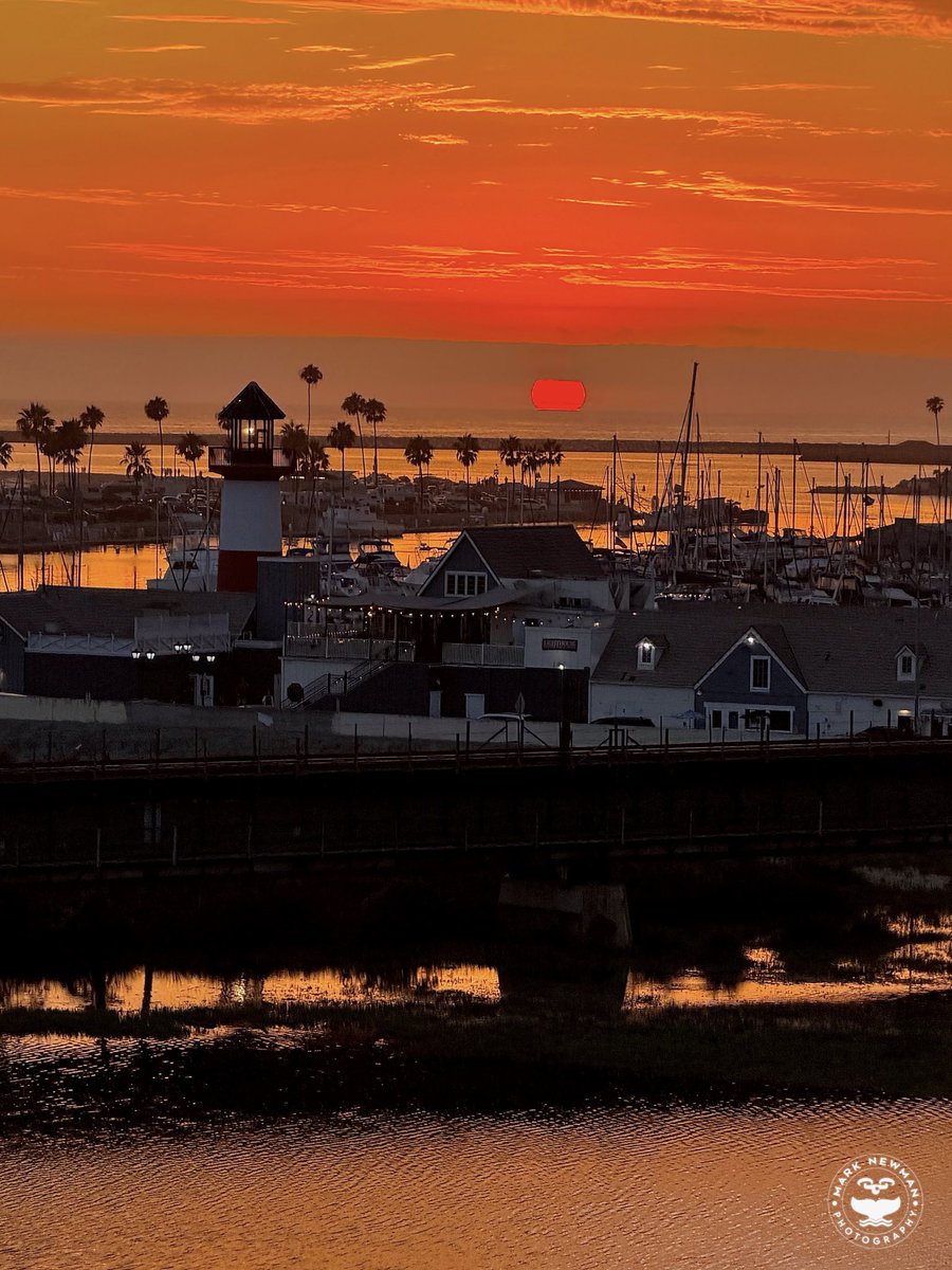 MarkNewmanPhoto's tweet photo. Fiery Oceanside sunset. 
#oceanside #harbor #sunset #nature #ocean https://t.co/5ySuZc4rq3