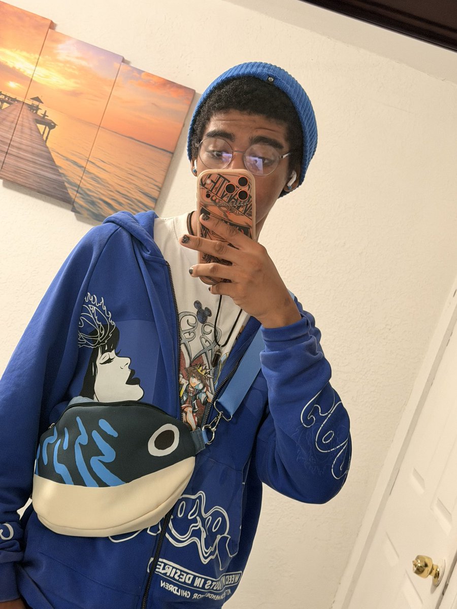 _Stellamir_'s tweet photo. been trying to build a better visual identity for myself this year, its been fun cause now most of my current outfits have stars in them https://t.co/6MDxfAg32o
