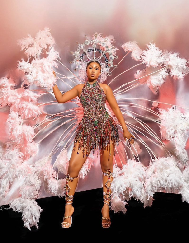 starr_baybiee's tweet photo. It’s funny how, to this day, no housemate has been able to recreate this Mercy’s  entrance look. 👑 ❤️
 #BBNaija https://t.co/AYRnXHOWgs