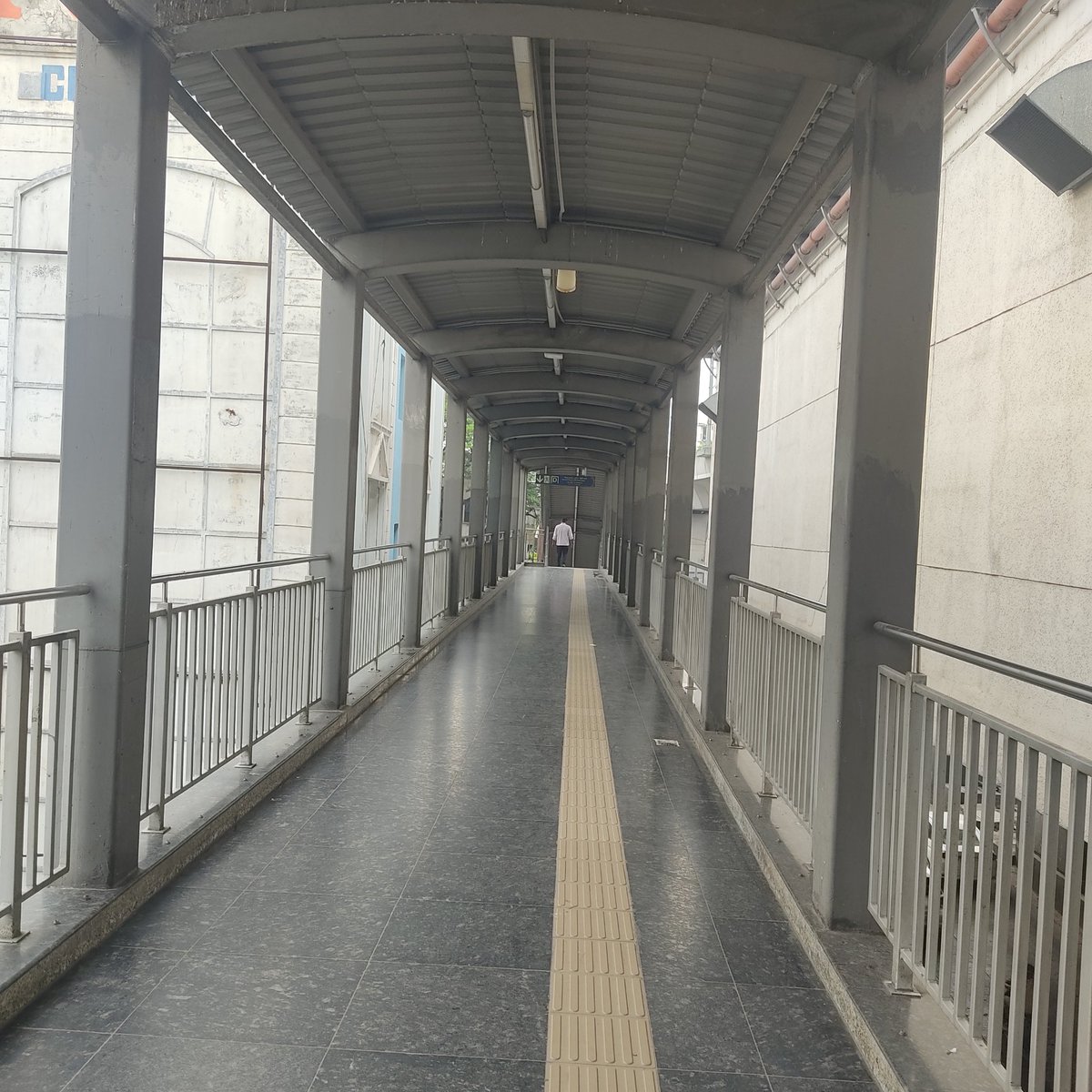 eshwar_stylish's tweet photo. Which metro station 🤔 https://t.co/T4ObtNyUQw