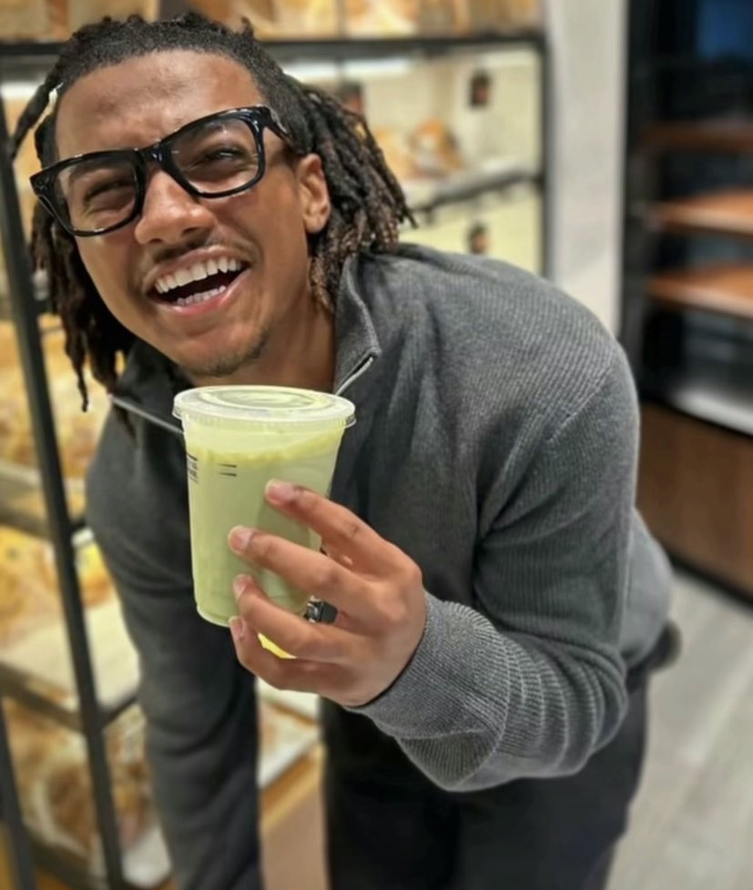 americanhiphead's tweet photo. I am drinking matcha I am having a good time I am smiling I am laughing I am him and he is me https://t.co/4qfv2GfhAJ