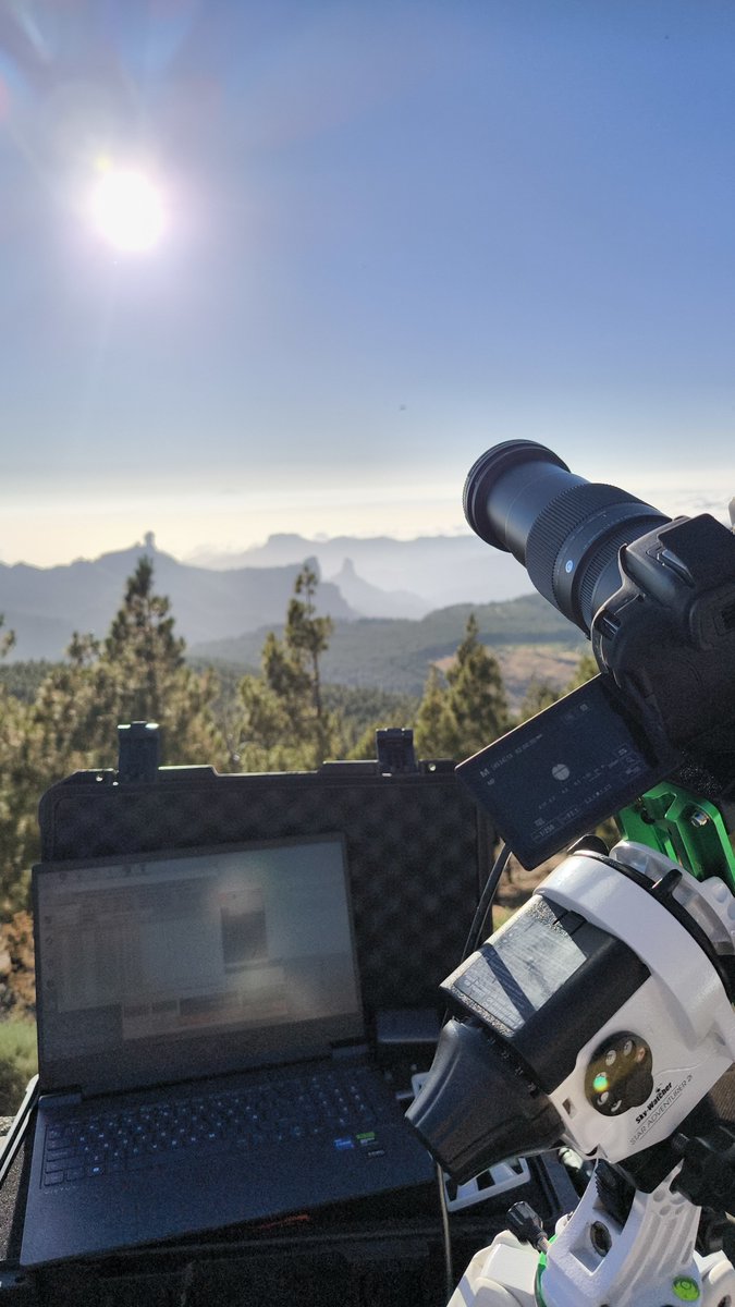 AstroGranCa's tweet photo. Testeando para el eclipse, portatil, bateria extra para el portatil, el SET'n'C y un filtro ND100.000 x ahora l script que hice a mano ha fallado en el loop de la fase total y los audios no ls ha teproducido... Tocara editar uno de los del propio programa, la alineacion de dia ok https://t.co/MJx4mRZDDG