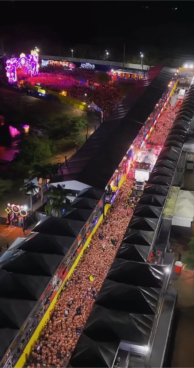 centraldaveveta's tweet photo. Na avenida o comando é ELA! 👑

Primeiro dia de Veveta no Fortal foi assim! Hoje tem mais bloco Se Lança ❤️‍🔥🎉 https://t.co/wN7vV2X2Yj