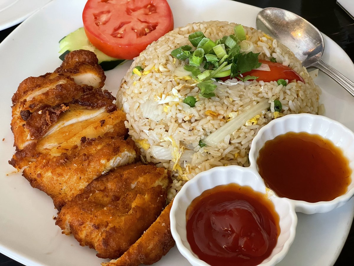 Squarehard's tweet photo. Eventful Sunday. Got me a Switch arrival with Farmagia. Afterwards decided to go out for lunch at this new Thai place, garlic crispy chicken with yummy fried rice. It was delish. And can’t end the weekend without a boba. Hope everybody is having a great weekend too! #SwitchCorps https://t.co/lNRzxz2dx4