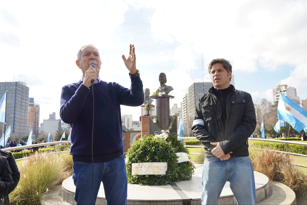 Julio_Alak's tweet photo. Hoy, a 74 años del paso a la inmortalidad de Eva Perón, rendimos homenaje a quien dedicó su vida a la justicia social, la ampliación de derechos y la dignidad de nuestro pueblo.

Junto al gobernador @Kicillofok , dirigentes, organizaciones y vecinos, nos reunimos en Plaza Moreno para recordar el legado de la Abanderada de los Humildes, cuya lucha y compromiso siguen inspirando el presente y marcando el camino hacia una Argentina más justa, solidaria e igualitaria.

#EvitaEterna