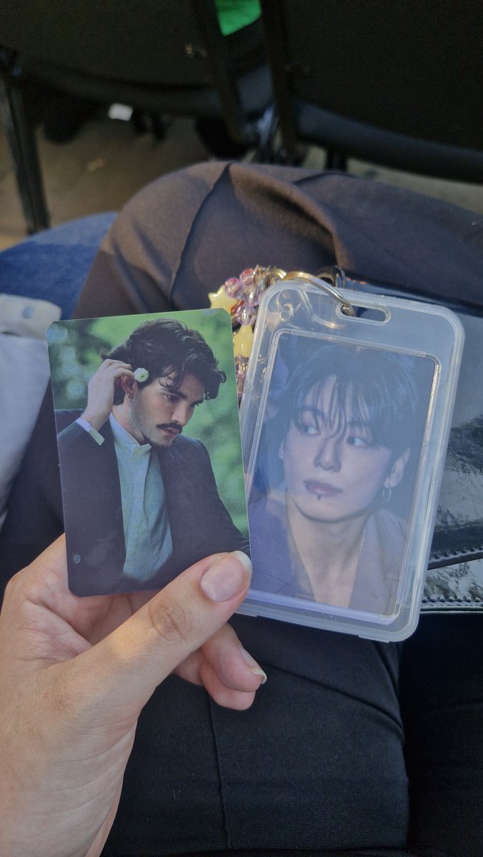 livxyn's tweet photo. trouxe o jungkook pra prestigiar o Jão https://t.co/fjazm6Ro1u