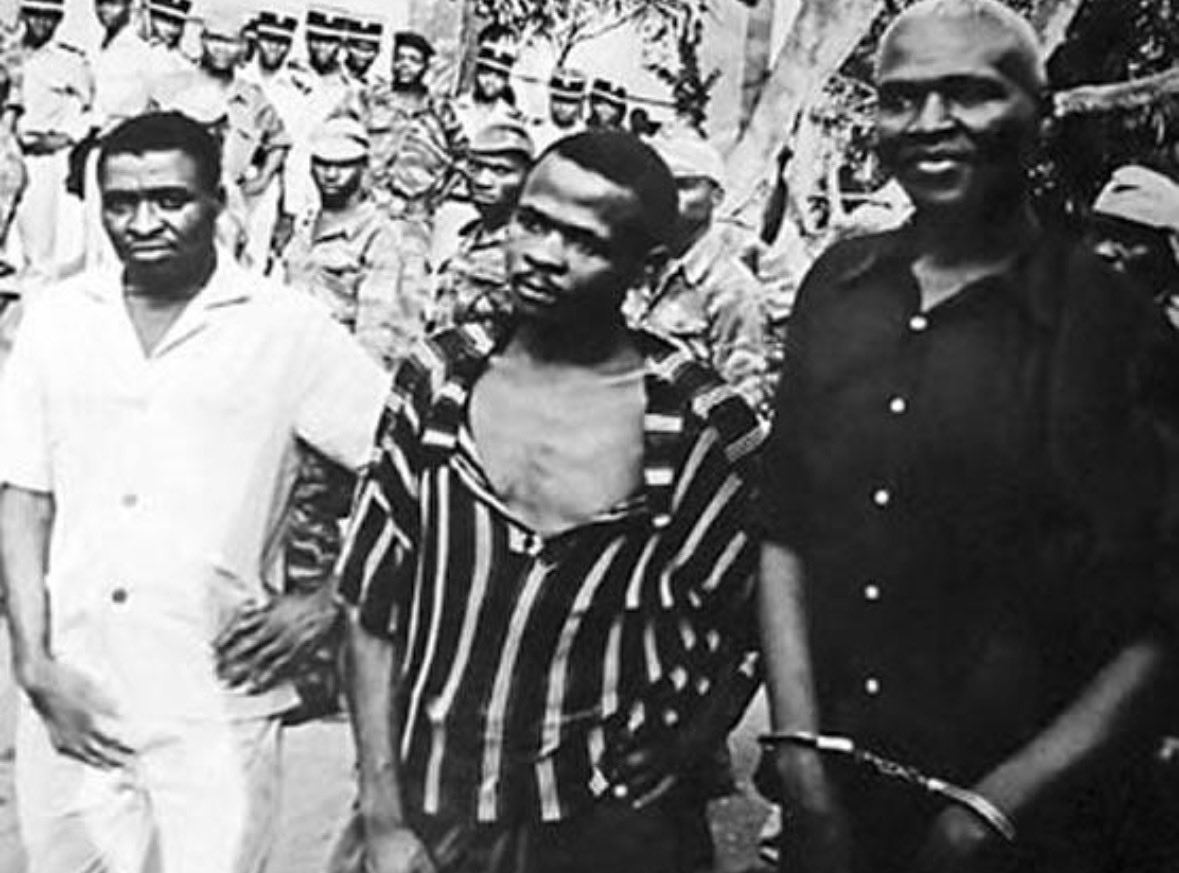 alatarih's tweet photo. 13- Kamerun 🇨🇲 

1955-1971 yılları arasında Fransa, Kamerun’daki bağımsızlık hareketini kanlı operasyonlarla bastırdı. Köyler yakıldı, binlerce kişi tutuklandı ve tarihçilerin tahminlerine göre en az 100.000, bazı araştırmalara göre ise 300.000’e kadar Kamerunlu hayatını kaybetti. Bu dönem, Fransız sömürge tarihinin en ağır ve en tartışmalı askerî operasyonlarından biri olarak kabul edilmektedir.