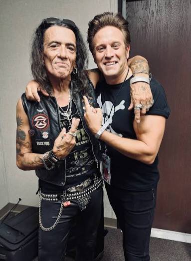 StephenEPearcy's tweet photo. Gonna be hanging with brother Tommy London today 12:30 PST talkin’ the The Mighty Van Halen see ya at the party. @VanHalenVault https://t.co/fD9MOgFc38 @tommylondon #thedoggmob @TheExtremeMusi1 https://t.co/UmlPt342vR