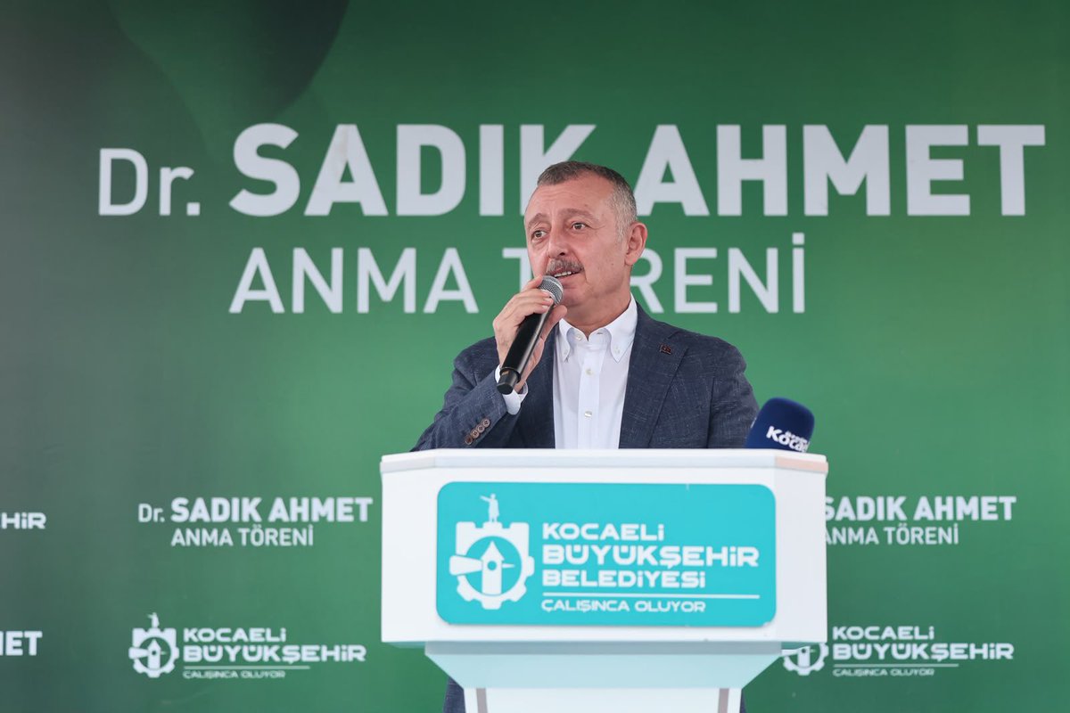 tahirbuyukakin's tweet photo. Batı Trakya Türklerinin hak ve özgürlük mücadelesine ömrünü adayan merhum Dr. Sadık Ahmet’i, vefatının 31. seneyi devriyesinde rahmet, minnet ve dualarla yad ettik.

Sadık Ahmet’in yaktığı bağımsızlık ve kimlik meşalesi, sadece düne ait bir hatıra değil; bugünümüze yön veren ortak bilincimiz ve ortak geleceğimizdir.

O’nun aziz hatırasını yaşatmak, gençlerimize bu şuuru aktarmak ve coğrafyamızın ortak hafızasına sahip çıkmak hepimizin asli görevidir. Batı Trakya’dan programımıza katılarak davanın dik duruşunu simgeleyen kıymetli eşi Işık Ahmet Hanımefendi’ye, sivil toplum kuruluşlarımızın temsilcilerine ve tüm hemşehrilerimize katılımları için teşekkür ediyorum.