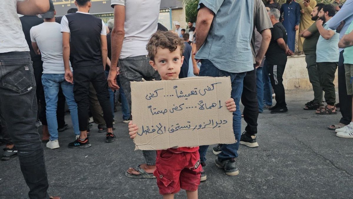MRS_OSINT's tweet photo. اصغر متظاهر ضد نظام احمد الشرع في مدينة ديرالزور السورية 

سنتين من احتكاره للسلطة وتهميشه للشعب السوري 

الشعب ينتفض https://t.co/nnOuTARPbG