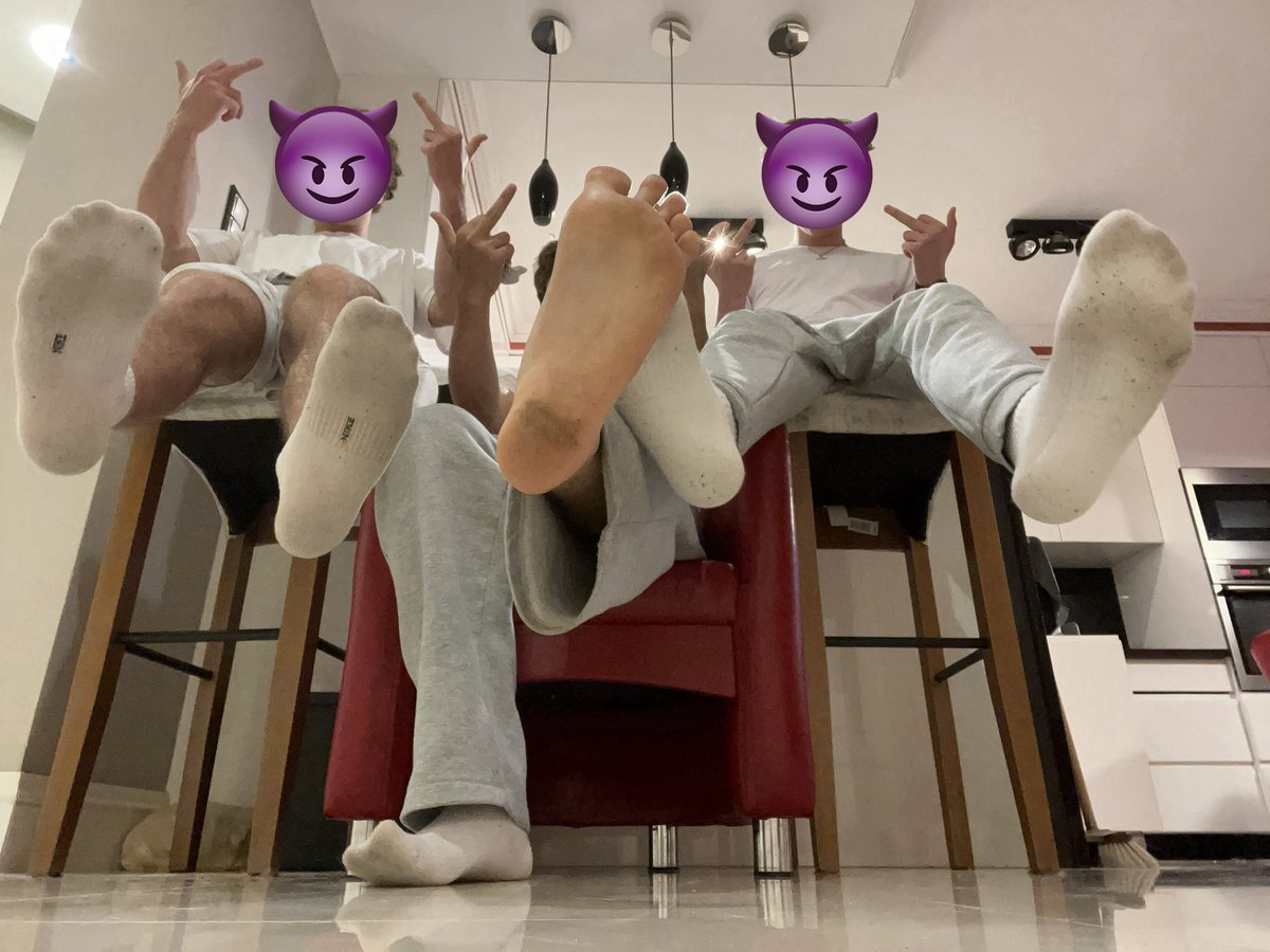 Fadofeet_'s tweet photo. Zaczynamy dzisiejszy wieczór, razem z @cashking07 @masmasterg3 ostro was dzisiaj zdoimy kurewki😈
Która grzeczna psinka opłaca nam dzisiaj wieczór i będzie dojony do zero🏧💸?
Pisz w dm szmato🏧🐶🙇🏼
#cuckold #findompl #feetworship #feet #cashmaster #paypig #blik #soxy #bankomat https://t.co/8Yk6OZclUa