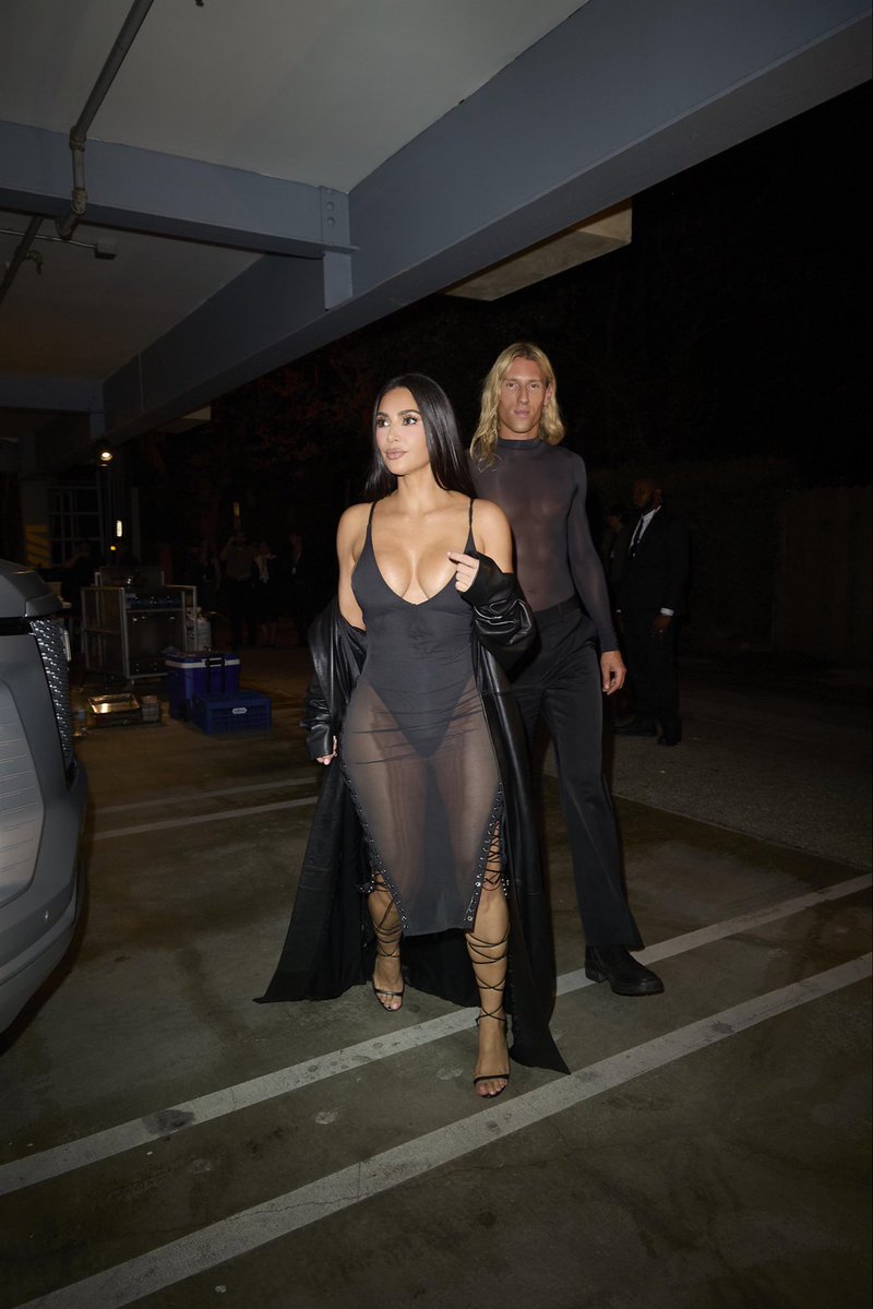 LegendaryLade's tweet photo. Kim Kardashian spotted with Designer Ludovic de Saint Sernin in Los Angeles!🔥 https://t.co/15skX9ZybE