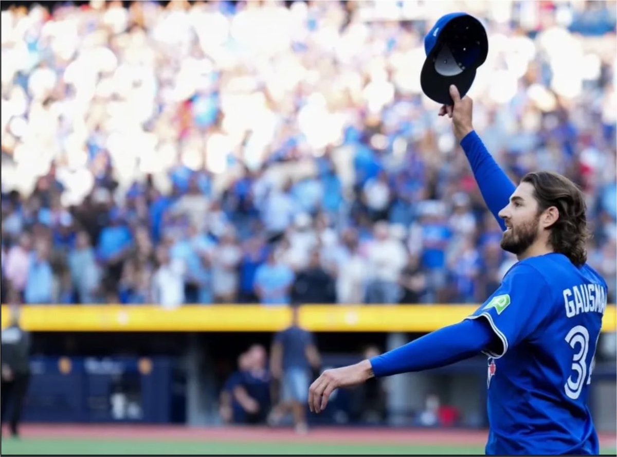 PostseasonVlad's tweet photo. If that was it, thank you Kevin Gausman for everything you did for this city and country 🇨🇦

You chose less money to come to Toronto. 

Forever a Blue Jay 💙🤍 https://t.co/Sz5VwUTmwA