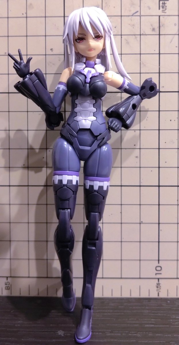 zenerbreakdown_'s tweet photo. ネヴァリア本体完成。
体型良く、お腹周りも着てる感よき。特に後ろ姿に色気ありけり。

ネックは顔、特に口元造形か。
実物見る分は問題ないが写真だとのっぺりしがち。
髪型やヒール足のスタイルにはとても満足している。かわよ
撮った写真、投稿すると丁度顔隠れて無念。 #30MS #おはようモデラー https://t.co/dtdExkr7wh