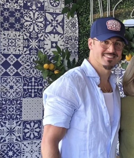 buckley_diazz18's tweet photo. Rip to THE goatee Ryan era ….U MADE ME FEEL THINGS I NEVER KNEW I COULD FEEL….face card was tea….outfits GAGGED THE FUCK OUTTA ME…U WERE JUST EVERYTHING OVERALL…ill miss you dearly 😍❤️😫ughhh fuck he looked good https://t.co/T3xvEm4LWI