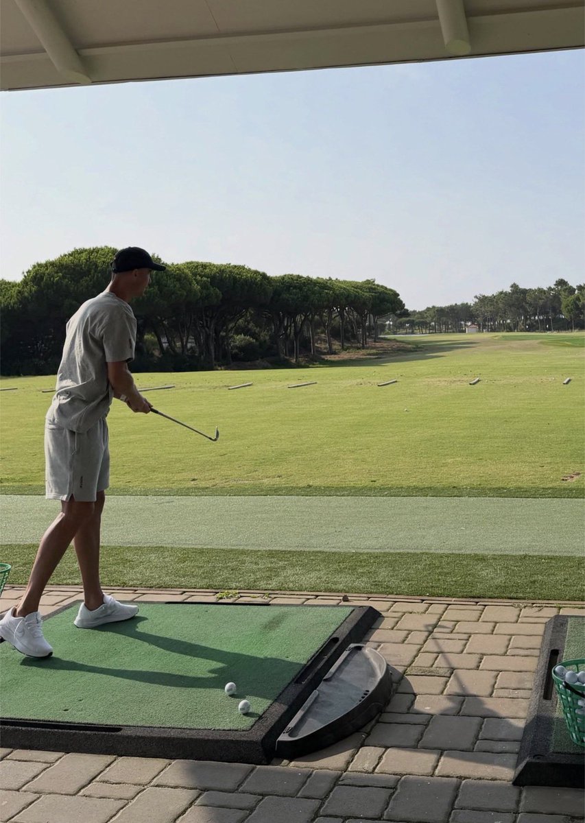 TimelineCR7's tweet photo. ❗

Cristiano playing Golf today. 🔥 https://t.co/JZBYJ1ZtJQ