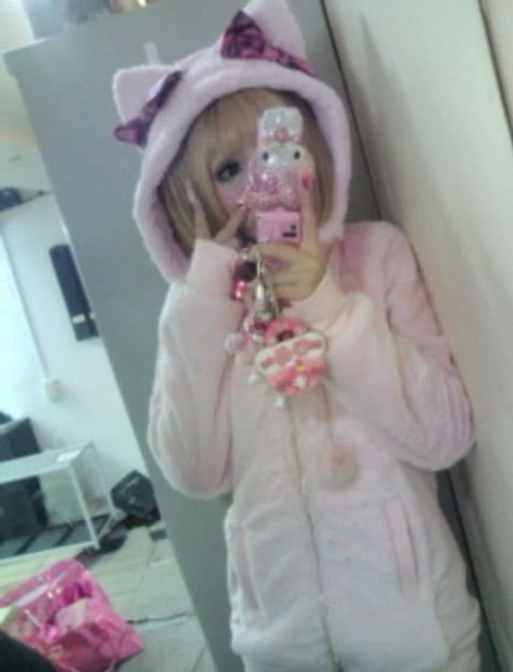 strawiberi's tweet photo. pink cat hoodie ma*rs https://t.co/MIeQo1k2WB