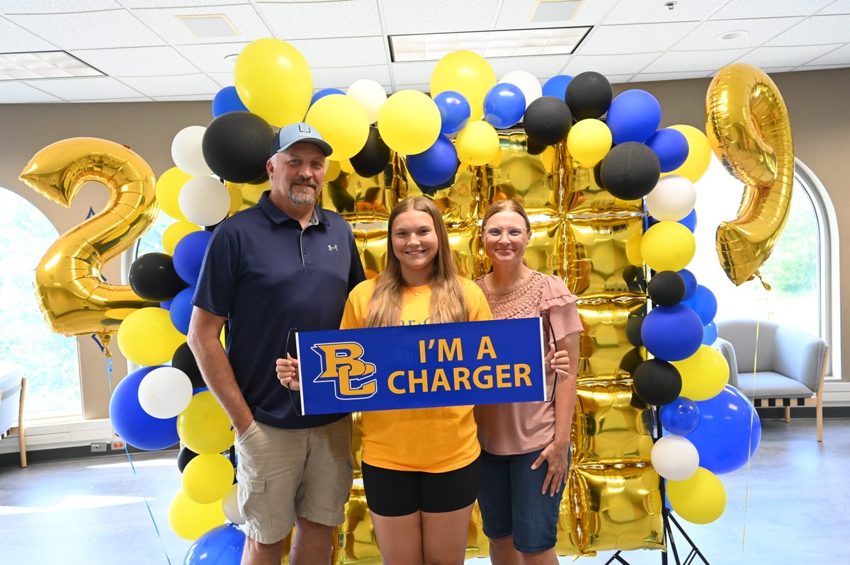 briar_cliff's tweet photo. Happy National Parents’ Day! 💙 

Today, we’re celebrating the parents and parental figures who encourage, support, and inspire us every step of the way. Thank you for helping shape the Chargers who make Briar Cliff a better place! https://t.co/QfPPsgzBhr