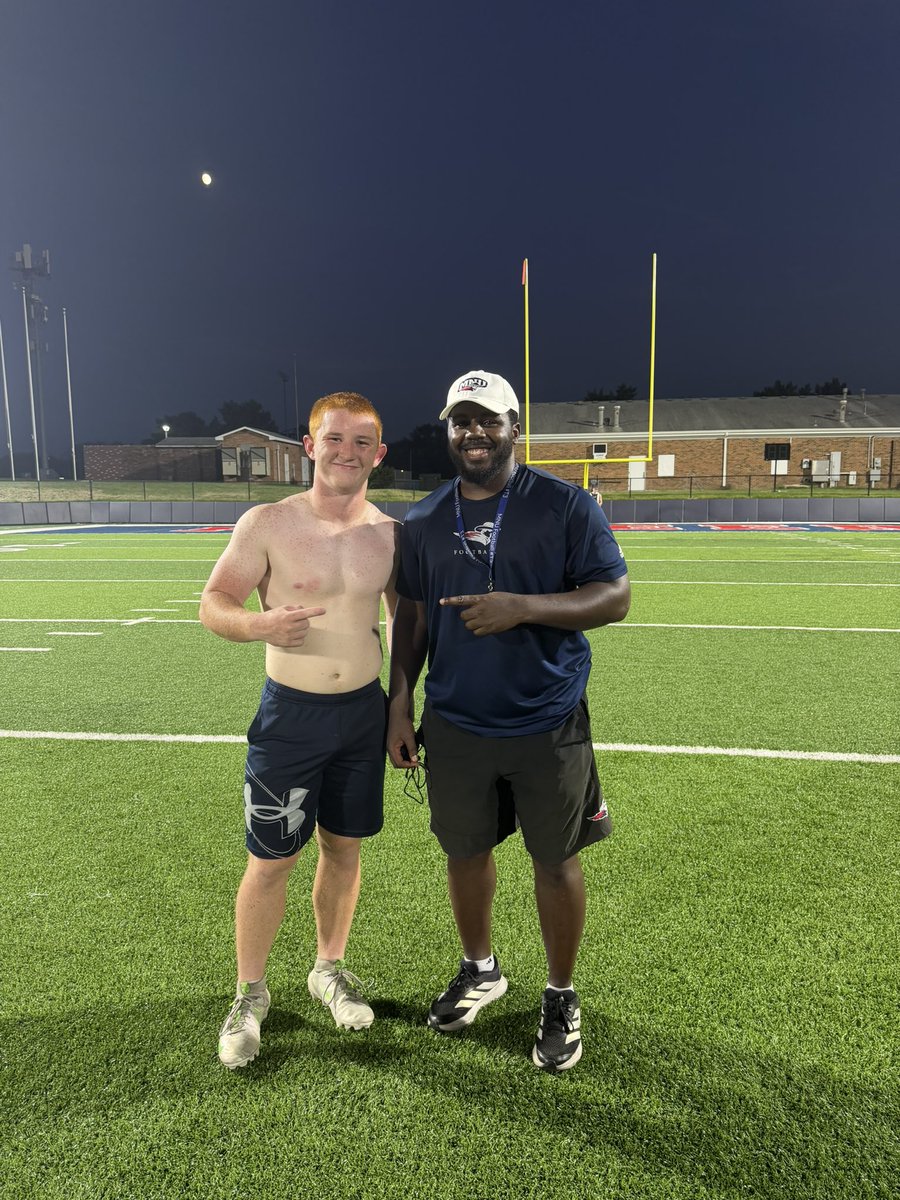 BrodieDavi34's tweet photo. Had a great time at MNU yesterday, had great reps in drills and 1v1s at both RB and LB, Thank you @KevonM4 and @CoachBenton3 for the work and critiquing, I look forward to coming back and continuing to build with MNU! @MNUFootball_ @jeremycrabtree @ElevateRecruits @JPRockMO @PrepRedzoneMO @sixstarfootball @MidMoRecruiting @247recruiting @MOHSFBINSIDER