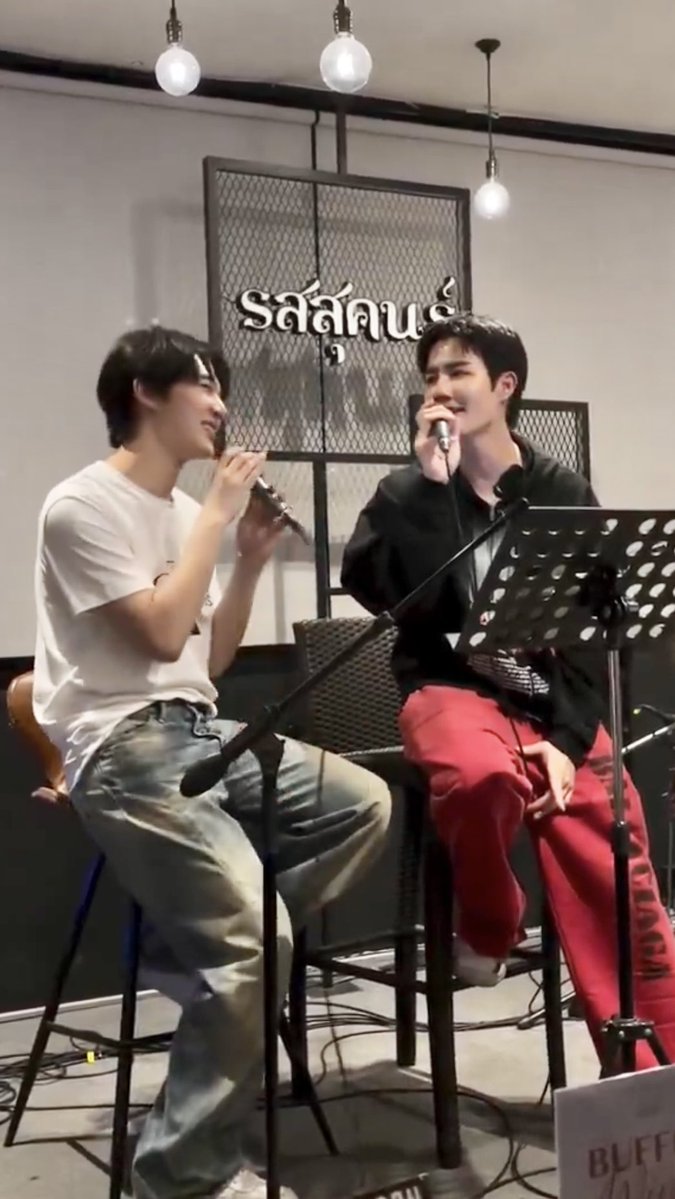 mommajinyu's tweet photo. The ending song ‘let me continue standing here to love you’ 🥹🫠 

LMAO they got teased for only looking at each other, but why look at others when his whole universe is right beside him? 🙈 Cant  blame him, bby’s the only view that matters. NuNew is too beautiful #ZeeNuNew 💖 https://t.co/1mITwJwPzW