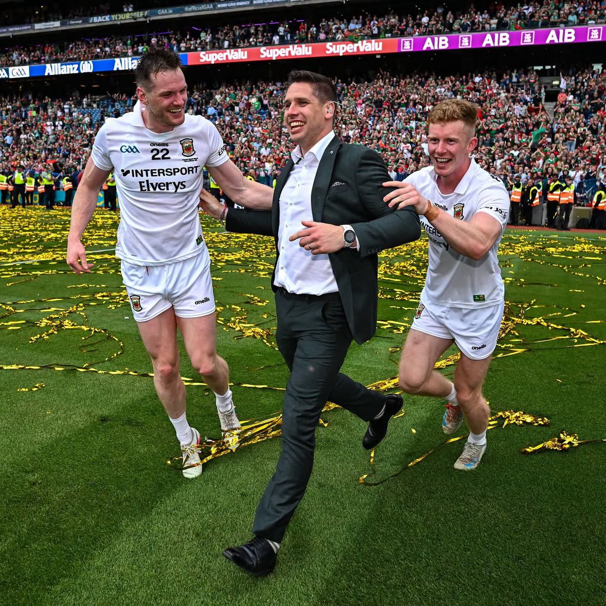 JoeSeward1's tweet photo. If ever a player deserved an All Ireland Medal it would have been 
LEE KEEGAN winner of five all stars and the highest scoring defender of all-time  6–40 in 54 championship matches.
A phenomenal player and a true gentleman. 🟢🔴
#AllIrelandFinal
#MayoAbu 
#Mayo
#LeeKeegan https://t.co/AKpv3yHupZ