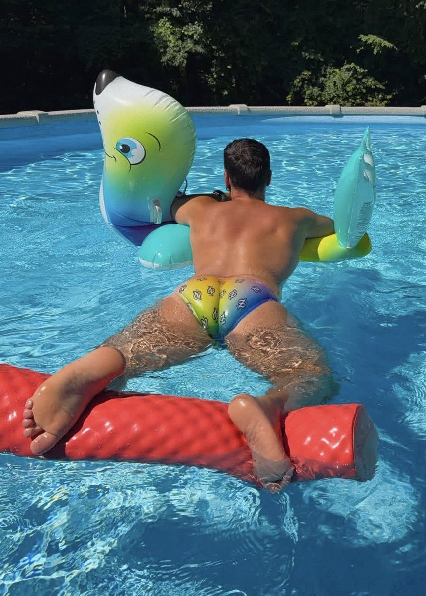 male_hotbooty's tweet photo. - #TEAMMaleHotBooty RT if you want to have some fun at the #pool with @JoeePeach #thickAF #juicy #booty ๐ญ #delicious #truefans #enjoy https://t.co/0lPChgCa04