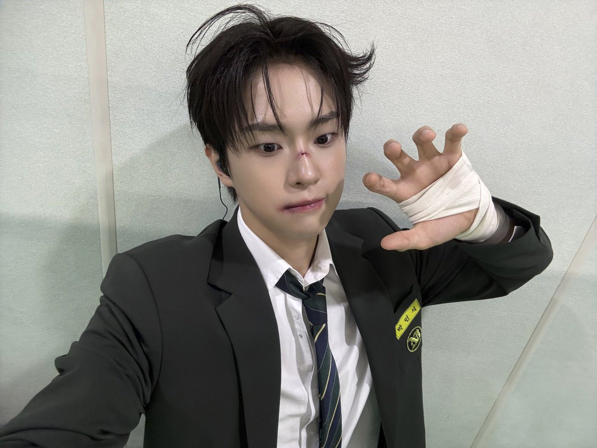 flovianqq's tweet photo. HAPPY MINSEOK DAY! 🌸 당신이 얼마나 강하고 진실하며 멋진 아티스트인지, 정말 자랑스러워요. 그동안의 노고에 진심으로 감사드립니다. 두려움 없이 당신의 꿈을 향해 나아가세요. 당신의 뒤에는 언제나 사랑하는 팬 가족들이 있다는 걸 잊지 마세요.
#0727_오늘은_민석데이 #NEWBEAT #뉴비트 https://t.co/AWUgKzJWET