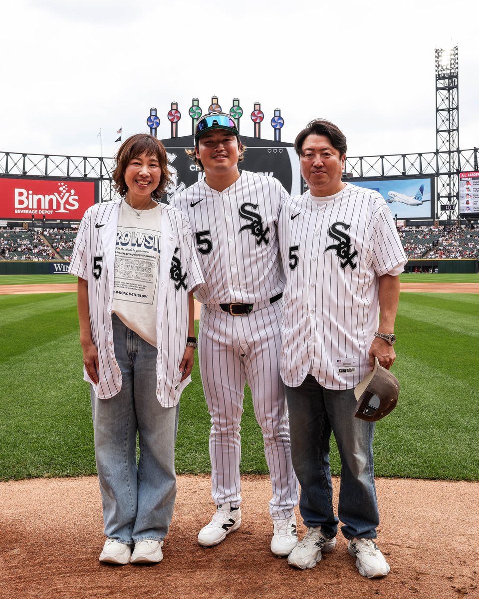 whitesox's tweet photo. What an awesome day at the ballpark for the Murakami family 🥹 https://t.co/FqRZdnEMuR