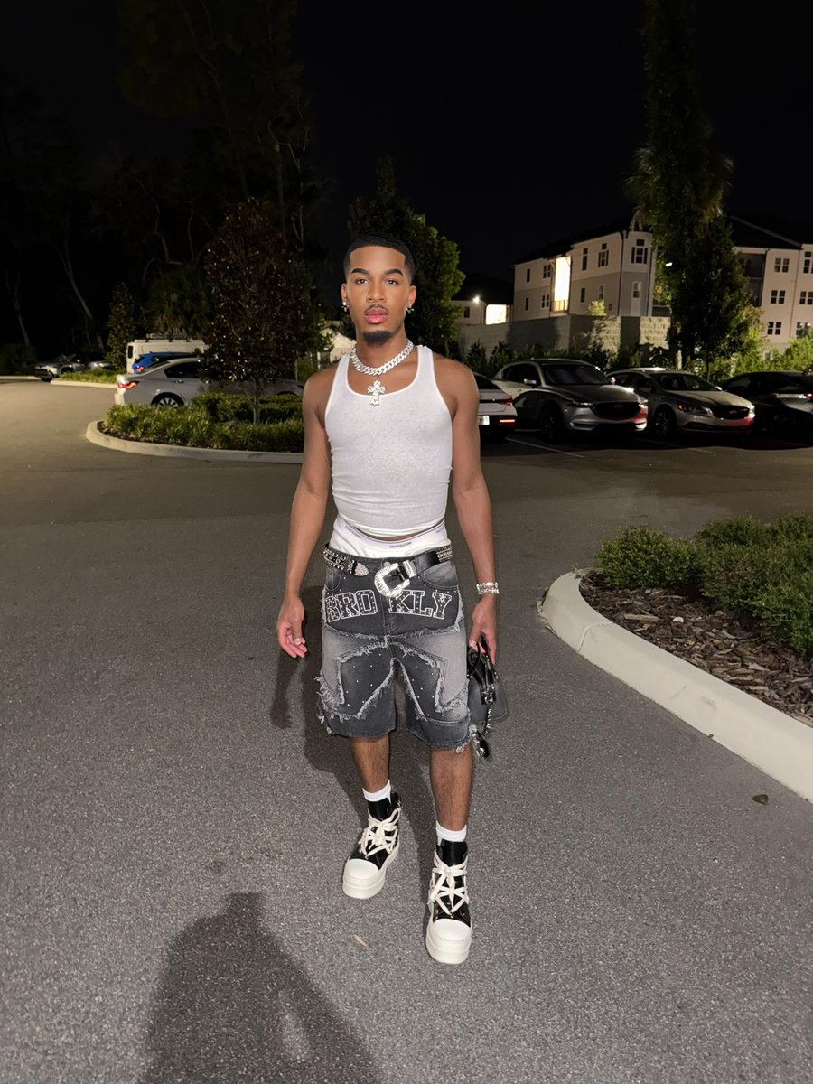 theeonlyok's tweet photo. got everybody looking 👀🫵🏽 https://t.co/Bm2MdOeVzx