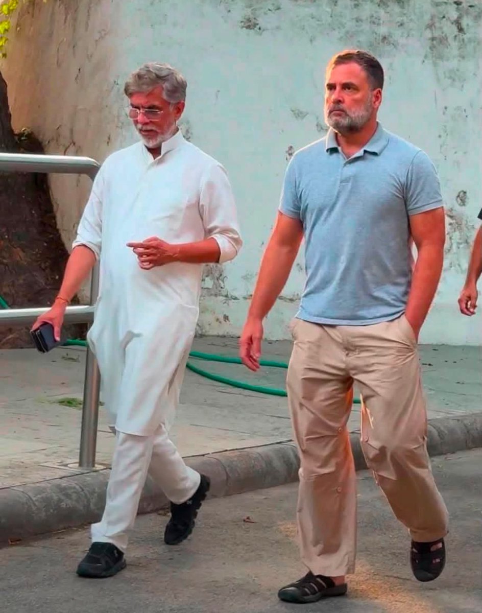 AmitYji127's tweet photo. संघोट्यांचा काळ 

राहुल गांधी आणि पवन खेरा 🔥🔥🔥🔥 https://t.co/fTERz0RiXw