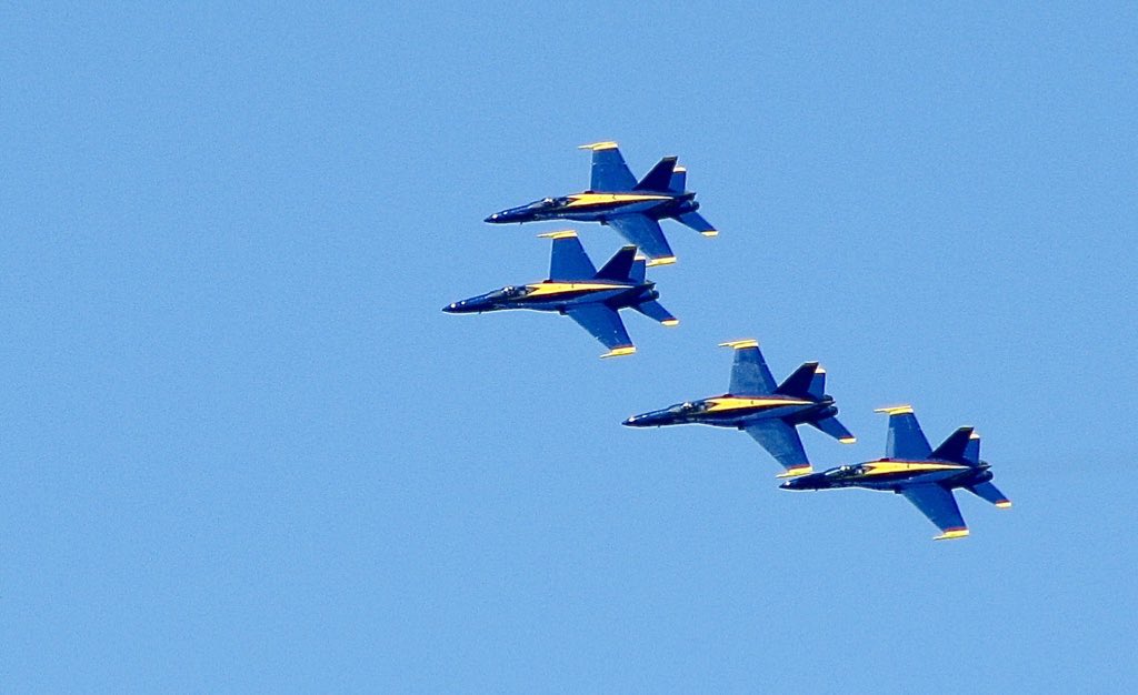 MitchandMarcy's tweet photo. @Grampa1950 The #BlueAngels flying over #TraverseCity during the annual #CherryFest. Caught the shot from our #beach chairs!
✈️ 📸 #mitchandmarcyphotos https://t.co/b2QBvFOpmT
