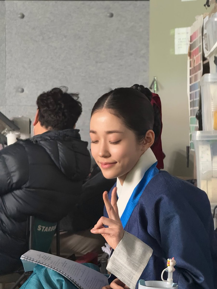 yoxonseo's tweet photo. behind the scenes of Saeng-Gang 🫚🍀 https://t.co/yLAZUxLu1o