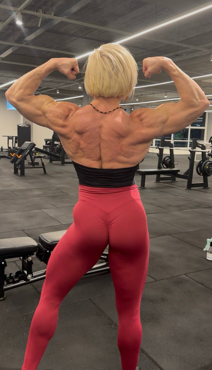 sitrifbb's tweet photo. Are you into Muscle Mommies with a back built like this? https://t.co/Wu4gVYxtIt