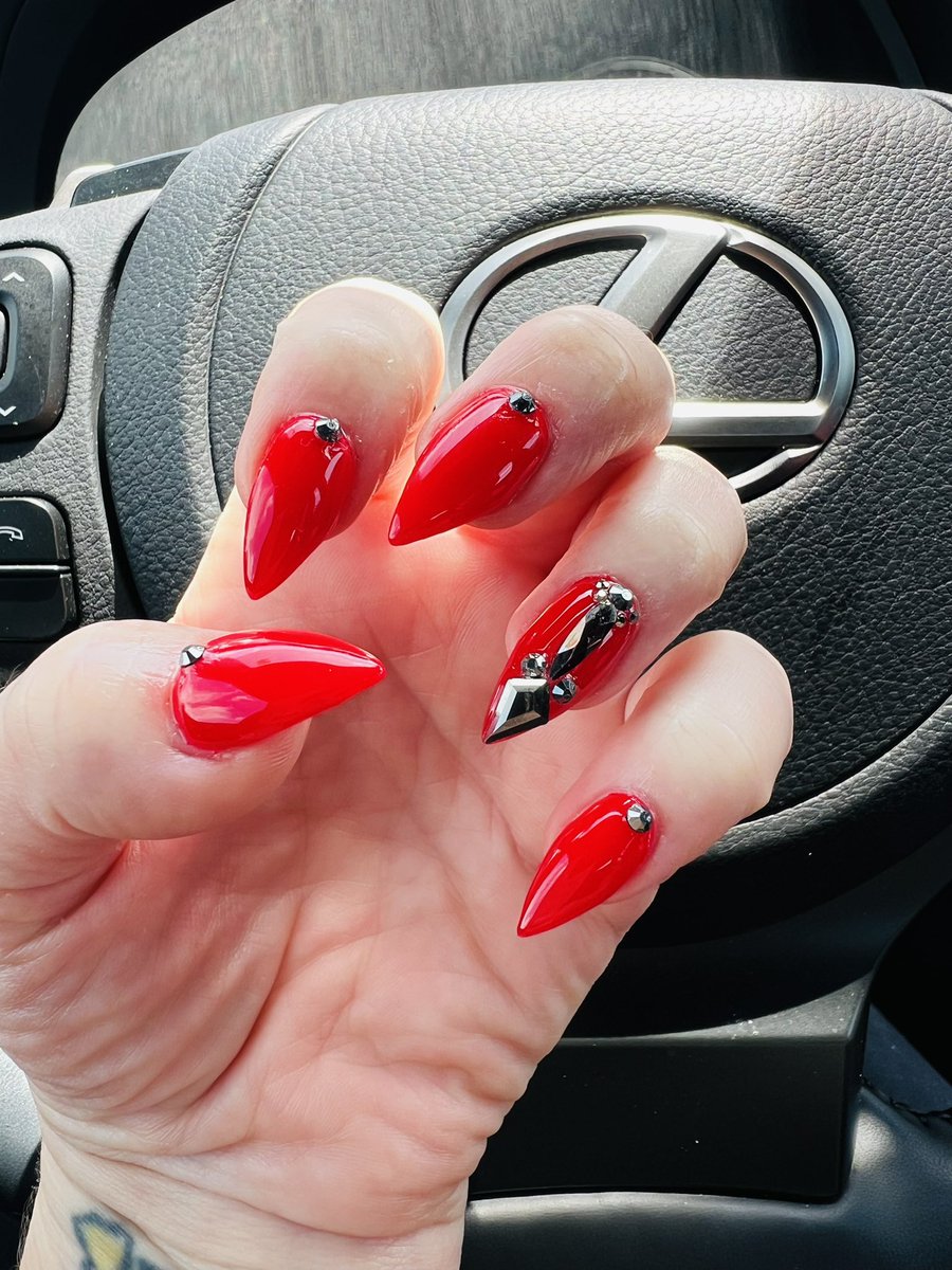 TheRealNyxon's tweet photo. Got my Fetcon nails done hurr hurr hurr 💅🏻 https://t.co/OQFmrzc6fy
