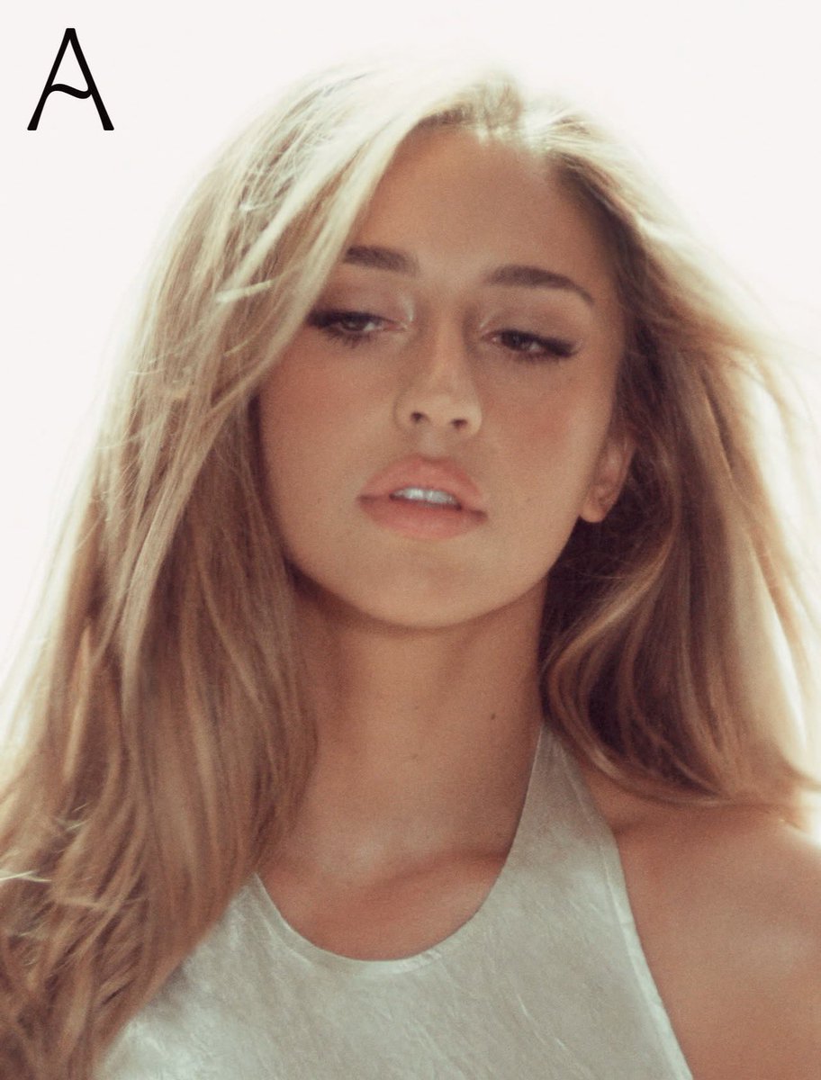dylanisadw's tweet photo. her face card OH. MY. GOD https://t.co/vstsdYoHlk