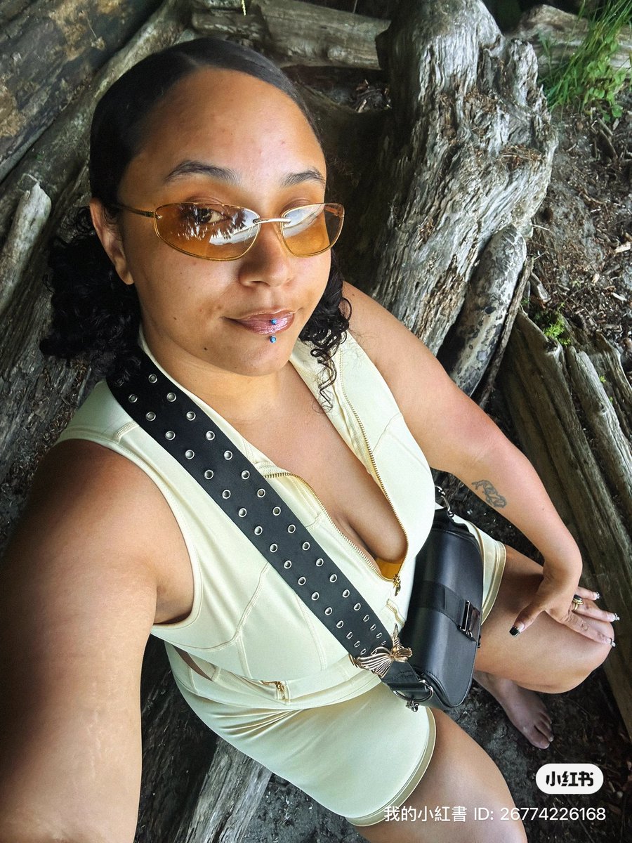 mslypso's tweet photo. You should be here licking the sand from between my toes but you’re scaredddddd 🙂‍↔️

Everyone knows how weak you are for hot girl feet 👣 https://t.co/Ekxrpc9qmK