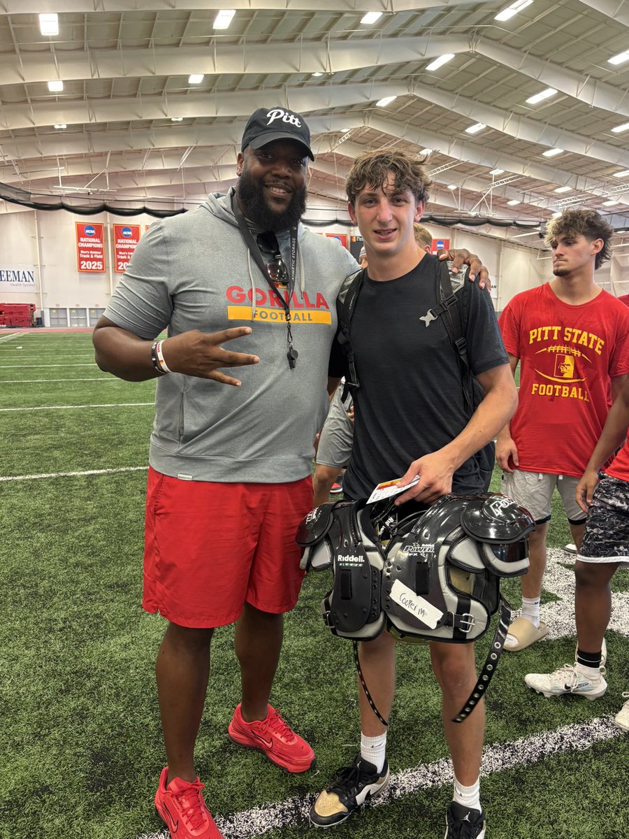 Cooperm3629944's tweet photo. Had a good camp yesterday at @GorillasFB was good to work with @PSUCoachSmith and @Gregg_Hollins
@ACJaguarFB @Coach_DTuttle https://t.co/PERRtUuMRX