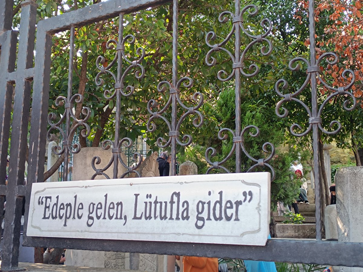 shouldigothen's tweet photo. Yolcuyuz, yoldayız.
Ama yolun neresindeyiz bilmeyiz.
Bir'den gelir, yine Bir'e gideriz. https://t.co/qZp4M6ur2i