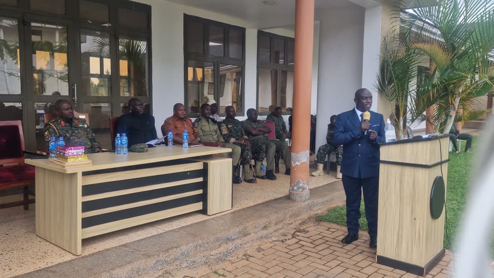 katwiireMolly's tweet photo. He called upon the officers to return to the Bureau with a stronger sense of purpose, patriotism and strategic thinking, guided by a clear understanding of the country they serve and its development aspirations.
#UBOS #CapacityBuilding
#UBOS #LeadershipForDevelopment https://t.co/gQv3Go3e5t