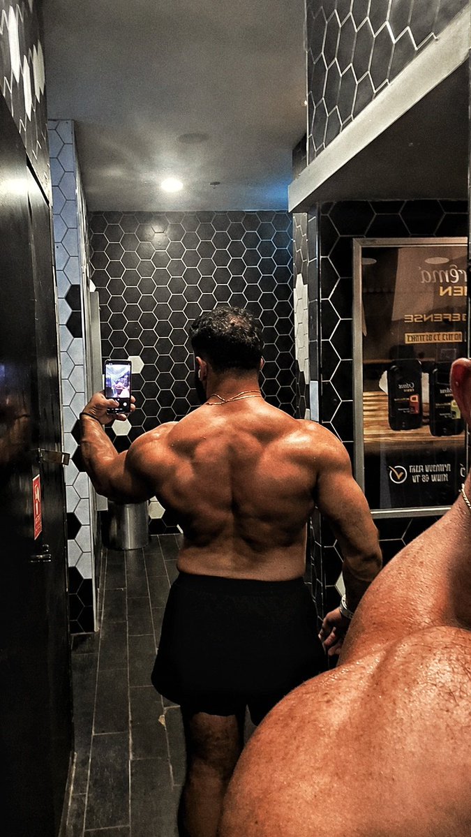 GuyMotola's tweet photo. Delts and traps to catch your attention.
#PayToStare #TributeRequired #DrainAndWorship #CannonballDelts #WalletDrainingBody #KneelForThis #3DDelts #MuscleWorship #GodModePhysique #ShoulderPump #MuscleTax #LookAndPay https://t.co/5NzXbXqtr5