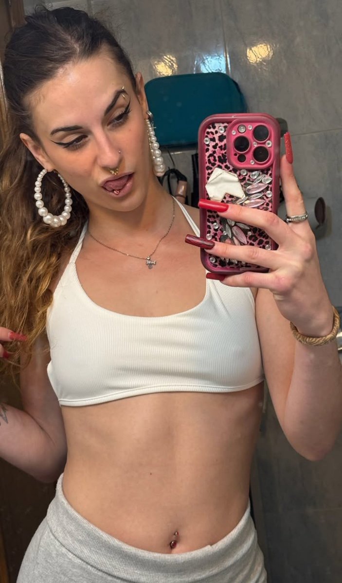 Xeniaaagoddess's tweet photo. No me hagas perder el tiempo, ya sbs lo inferior k eres puta escoria, arrodíllate mientras me mandas tributos silenciosos durante tdo el día simplemente por ser mujer y superior 🙈👠!! os kiero activos para complacer mis caprichos👏🏻🫵🏼💶 #findom #paypig #tributo #atmhumano https://t.co/2eEeVv5zK7