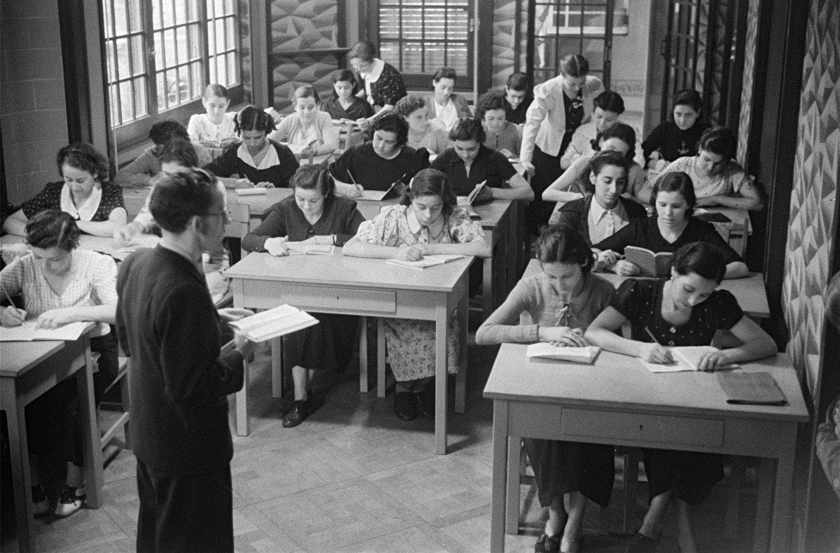 prolovener's tweet photo. École populaire de Mujeres Libres pendant la révolution espagnole. https://t.co/tChbu5miFg