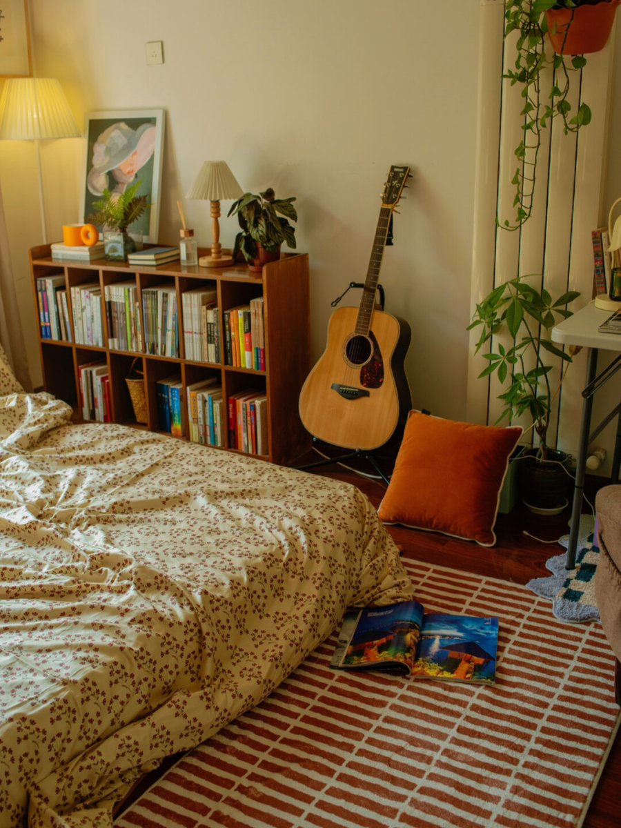 AishaDownsiyxv's tweet photo. Tackled my cluttered old stuff today! Turned vintage books and retro decor into cozy, functional pieces. Less chaos, more joy  #Declutter #OldStuffReuse， https://t.co/7Byg8bNKtK