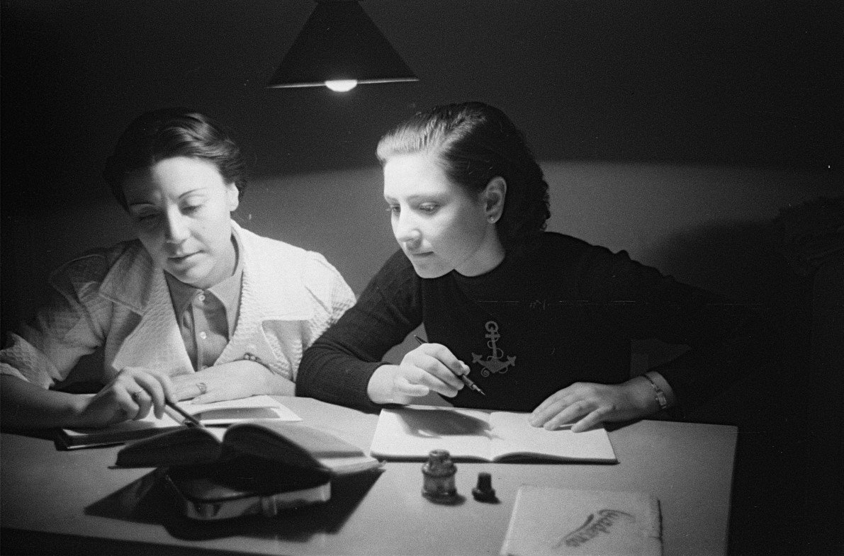 prolovener's tweet photo. École populaire de Mujeres Libres pendant la révolution espagnole. https://t.co/tChbu5miFg
